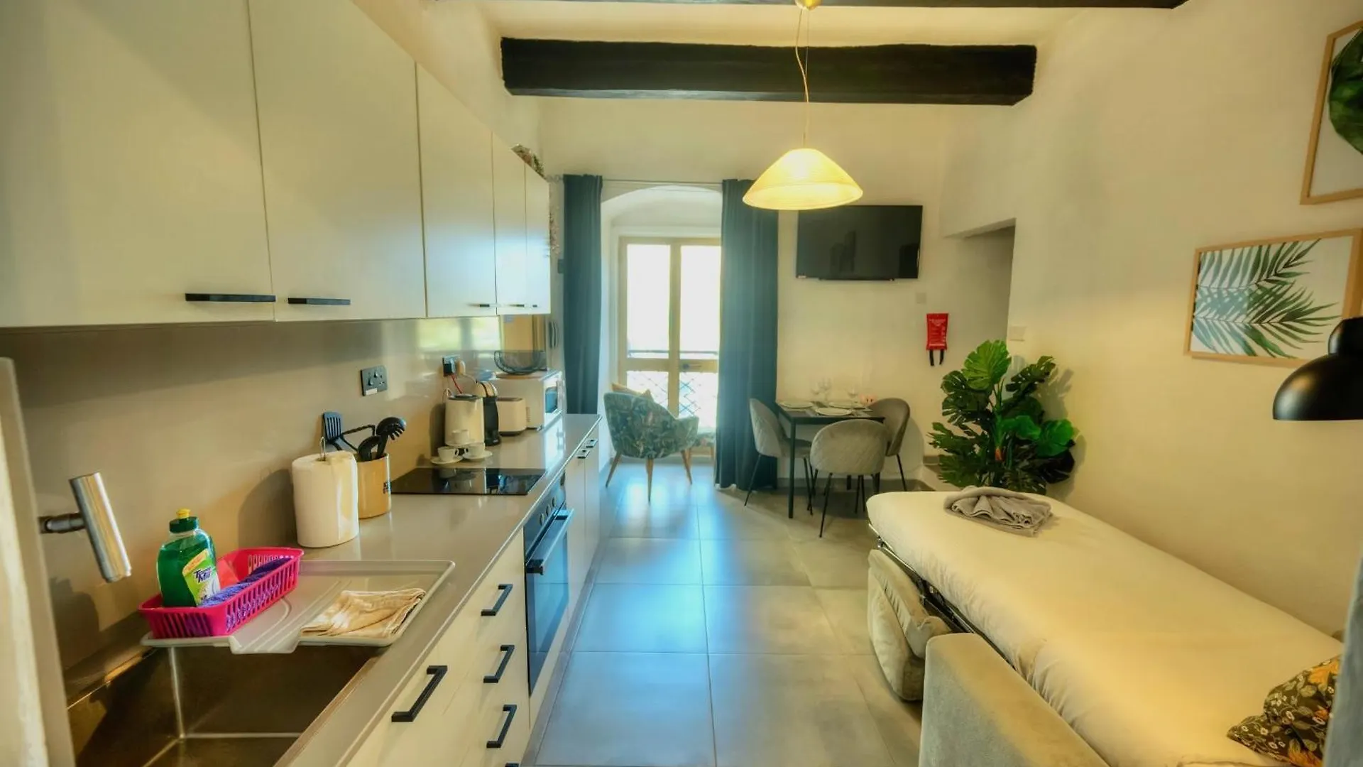Cozy Flat. Swim Beach 2 Minutes Walk. The Old Valletta Mcri1-1 0*,  Malta