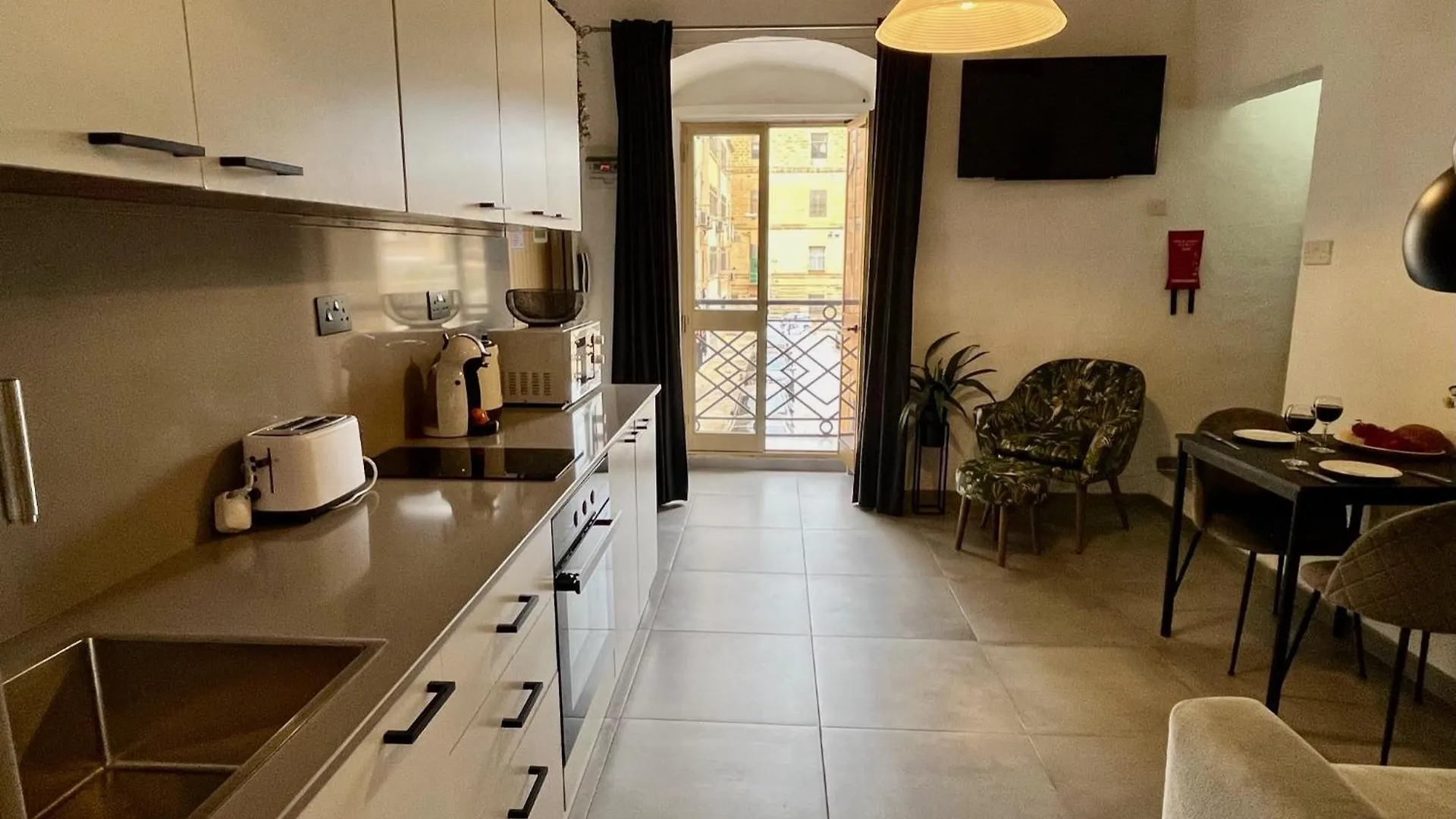 Cozy Flat. Swim Beach 2 Minutes Walk. The Old Valletta Mcri1-1